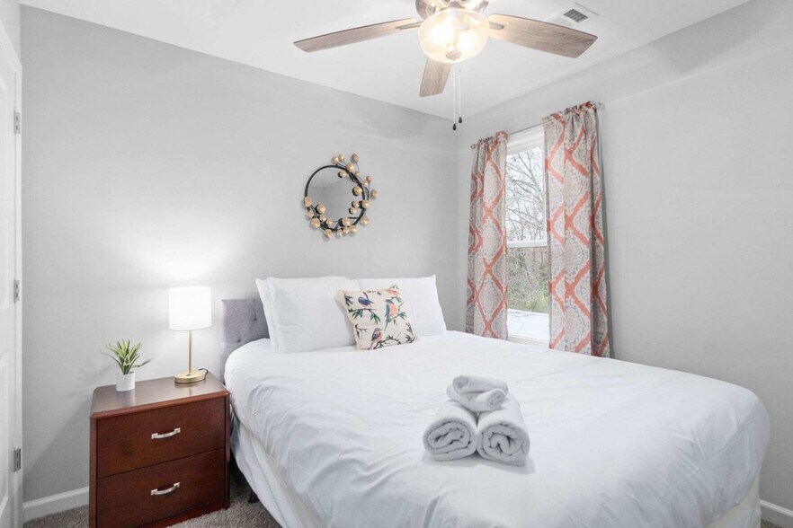 Building Photo - 863 Central Ave