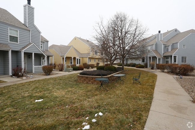 Building Photo - Deer Creek Village