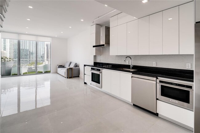 Building Photo - 690 SW 1st Ct