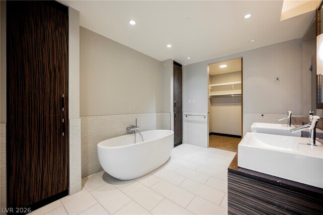 Building Photo - 3750 S Las Vegas Blvd