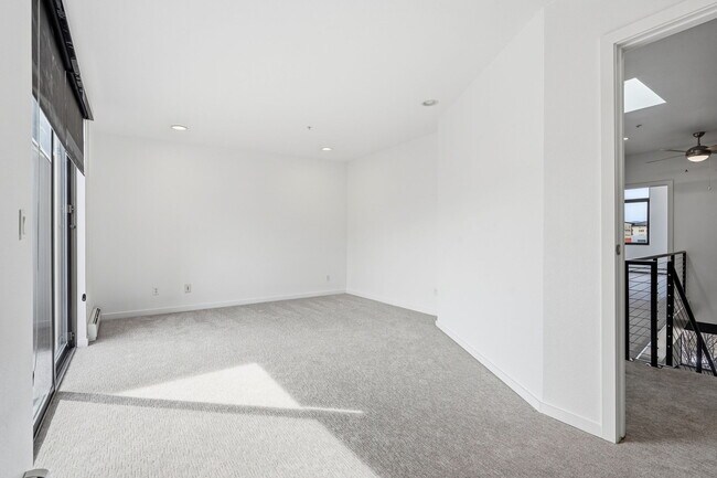 Building Photo - 11582 Colony Row