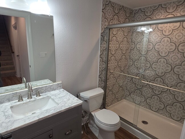 Building Photo - Like New 5 bedroom Pewaukee home in Broken...