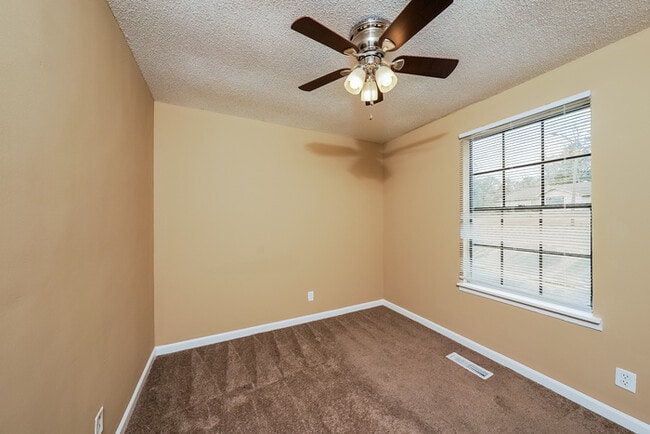 Building Photo - 3015 Apple Valley Ln