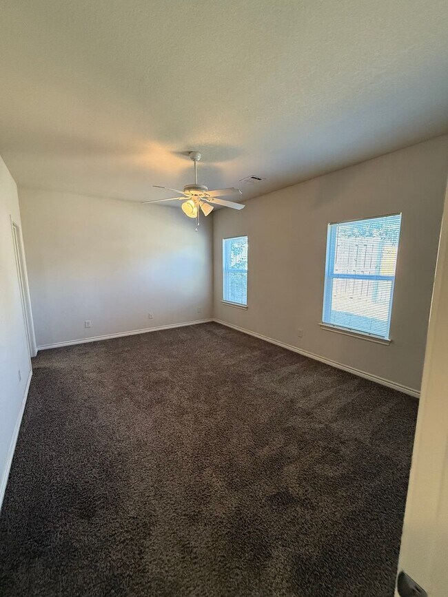 Building Photo - 1208 Country Club Rd