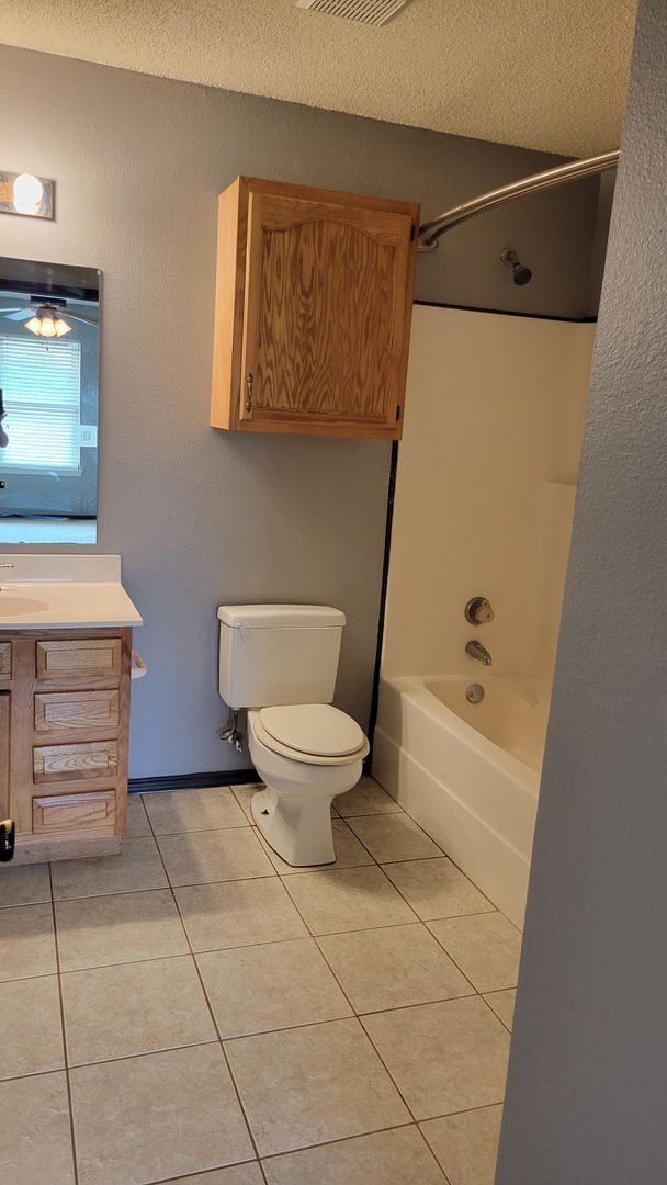 Building Photo - Beautiful Home! Available Spring 2026!