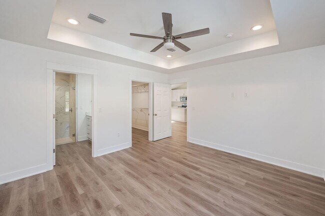 Building Photo - 68 Iris Ln