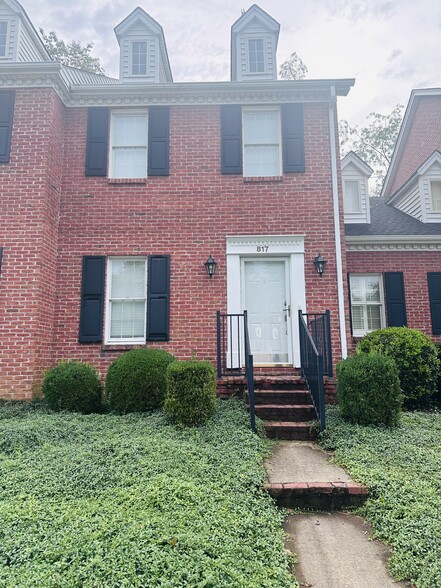 Primary Photo - 817 Wayne Ave NE