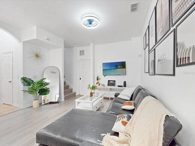 Building Photo - 1302 S Beach Cir