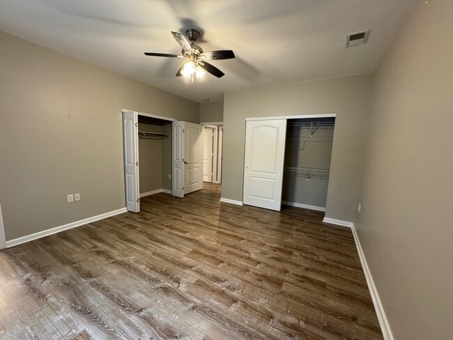Building Photo - 900 Southmoor Dr