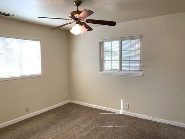 Building Photo - Cozy Three Bedroom, Two Bathroom Home with 2-Car Garage in S. Natomas