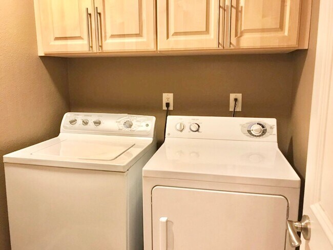 Building Photo - MOVE IN SPECIAL! $500 OFF FIRST MONTHS REN...