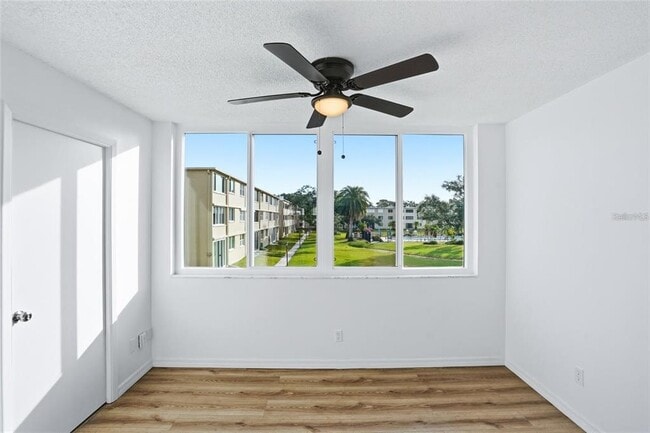 Building Photo - 5095 Bay St NE