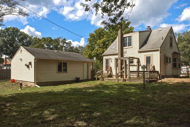 Building Photo - 25433 McDonald St