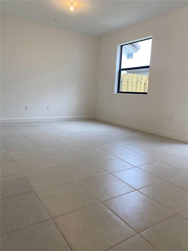 Building Photo - 247 SW 159th Dr