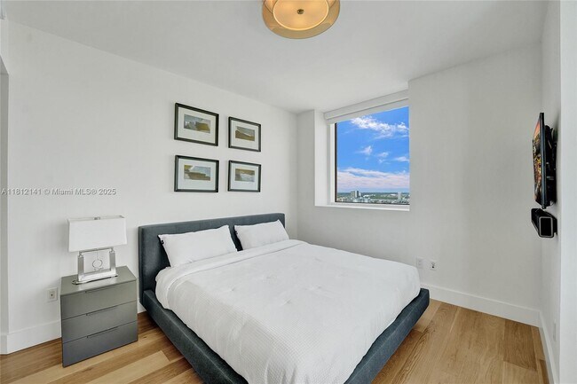 Building Photo - 17875 Collins Ave