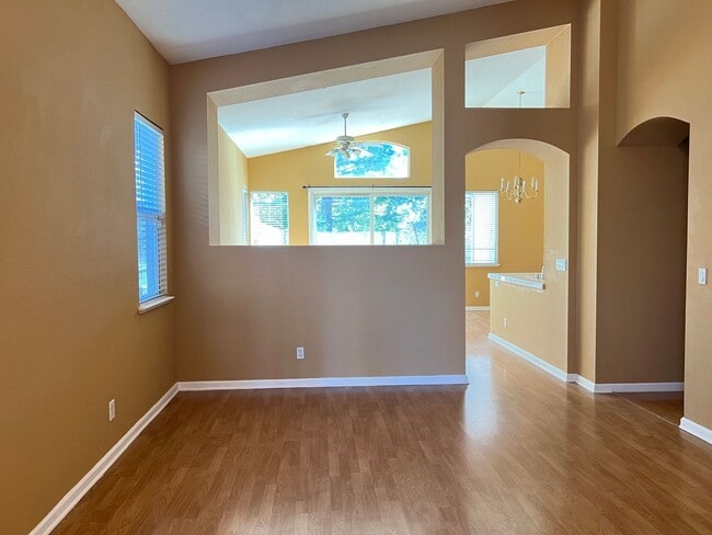 Building Photo - Four Bedroom Two Bathroom Home in Folsom