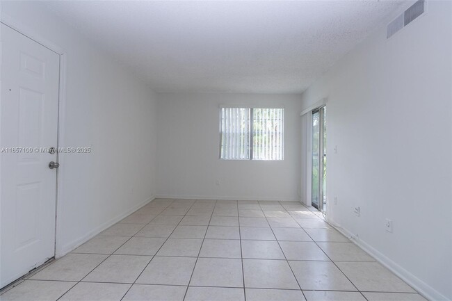 Building Photo - 1237 SW 46th Ave