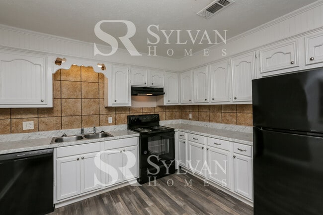 Building Photo - Remarkable Value. Unbeatable Location!