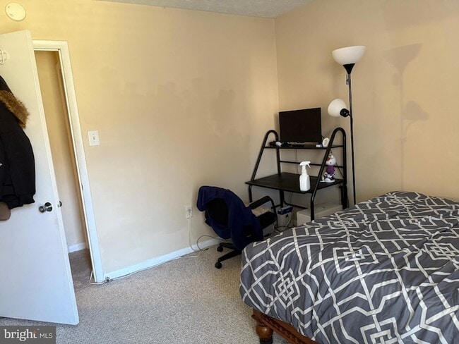 Building Photo - 7925 Mandan Rd