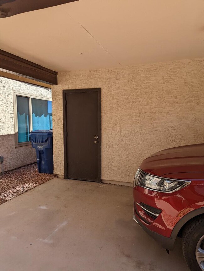 Building Photo - 306 E Ludlow Dr