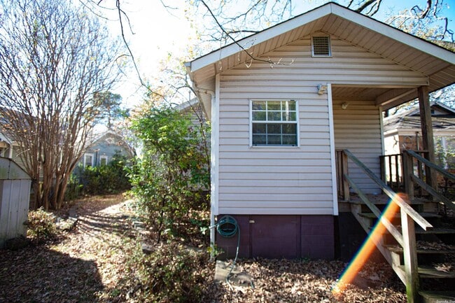 Building Photo - 2114 Maple St