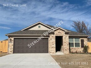 Building Photo - 949 Chase Ln