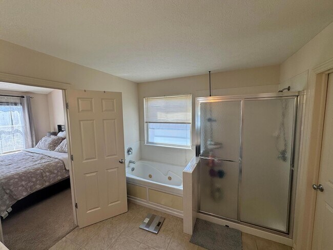 Building Photo - 5985 Inslee Rd