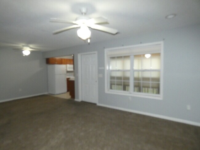 Building Photo - Beautiful Condo in Gladstone, MO
