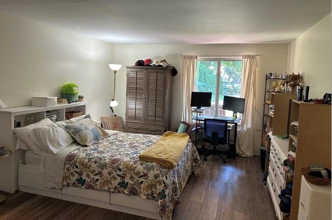 Building Photo - 401 Bellevue Ave
