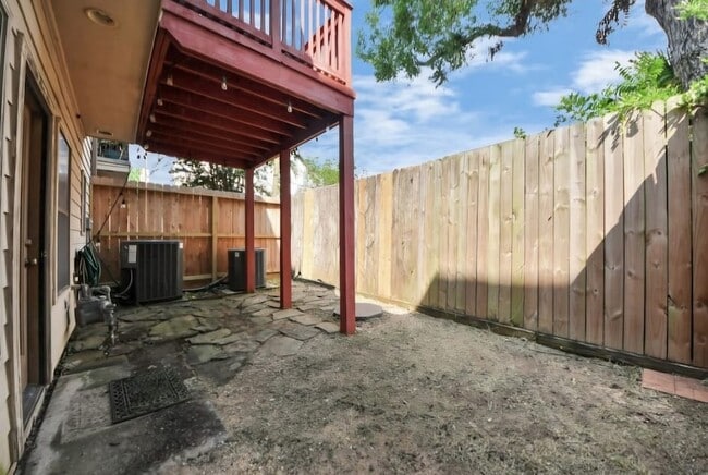 Building Photo - 584 Bomar St