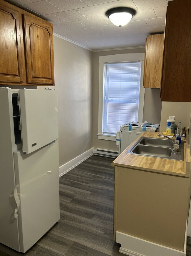 Building Photo - 62 W Market St