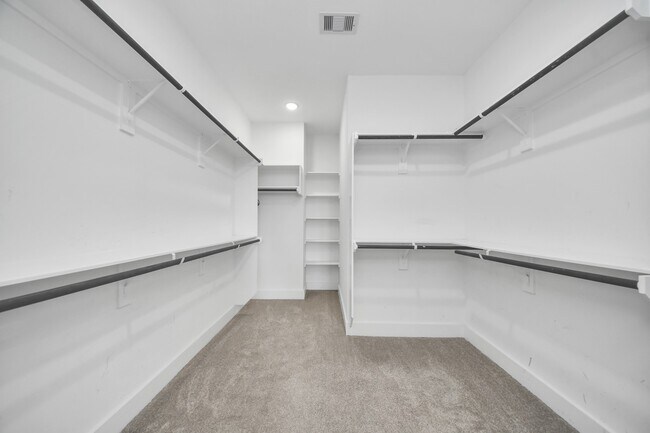Building Photo - 3004 Holman St