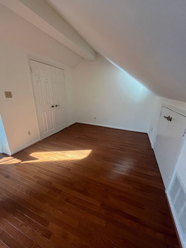 Building Photo - 1413 E Abingdon Dr