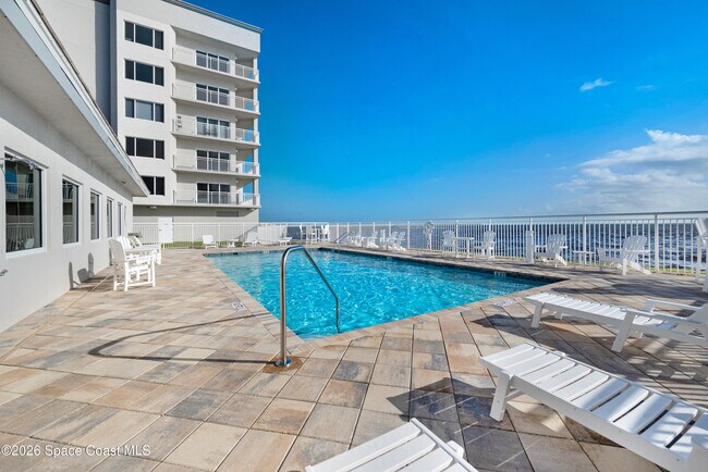 Building Photo - 1825 Riverside Dr