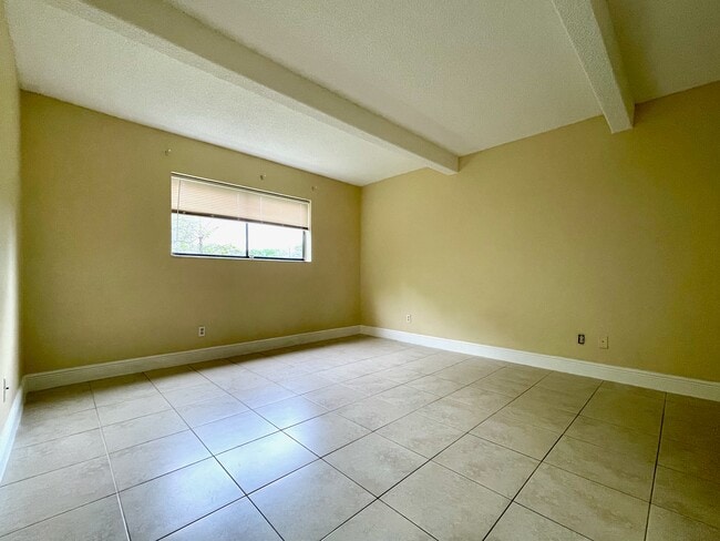 Building Photo - 1005 S Flagler Ave