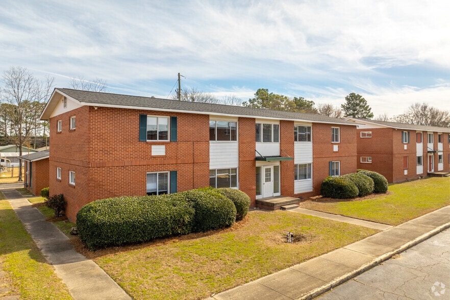 Primary - Discover Comfort and Convenience at Village South Apartments in Warner Robins!