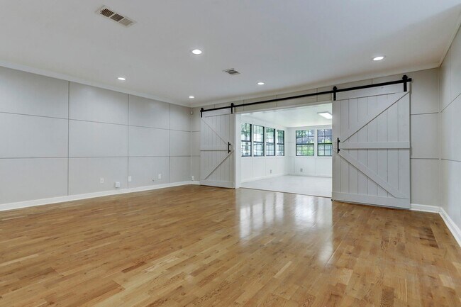 Building Photo - 5419 Dumfries Dr