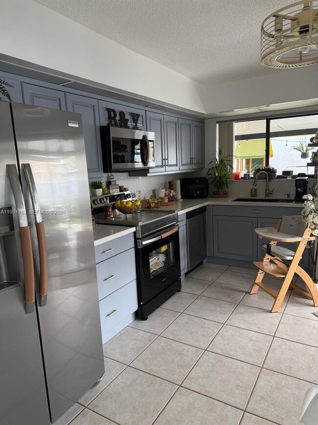 Building Photo - 1041 SW 111th Ave