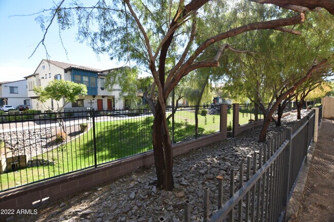 Building Photo - 5301 S Mitchell Dr