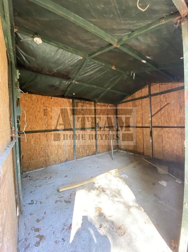 Building Photo - Fully Remodeled 3 Bed 2 Bath on Large lot.