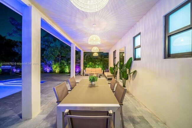 Building Photo - 305 NW 124th St