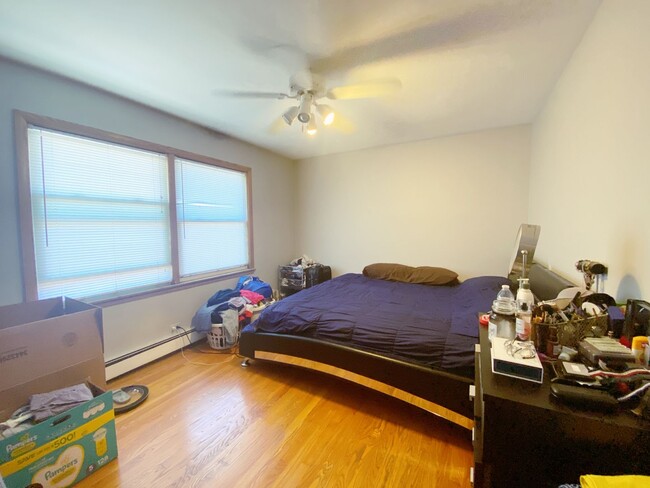 Building Photo - 4112 N. Kedvale-4114-2E