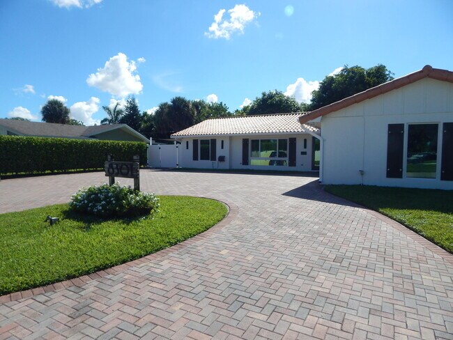 Building Photo - 8301 Wilton Dr