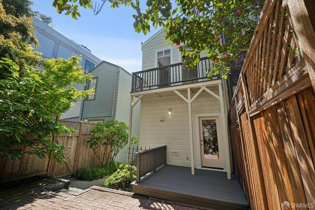 Building Photo - 2250 Webster St