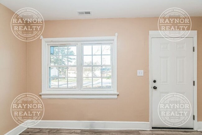 Building Photo - 641 Kenwood Ave