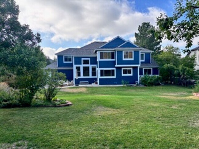 Building Photo - 815 Trail Ridge Dr