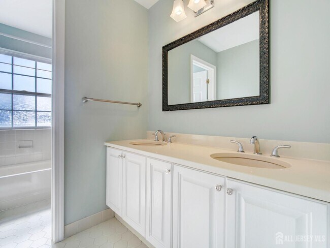 Building Photo - 8 Mulberry Ct