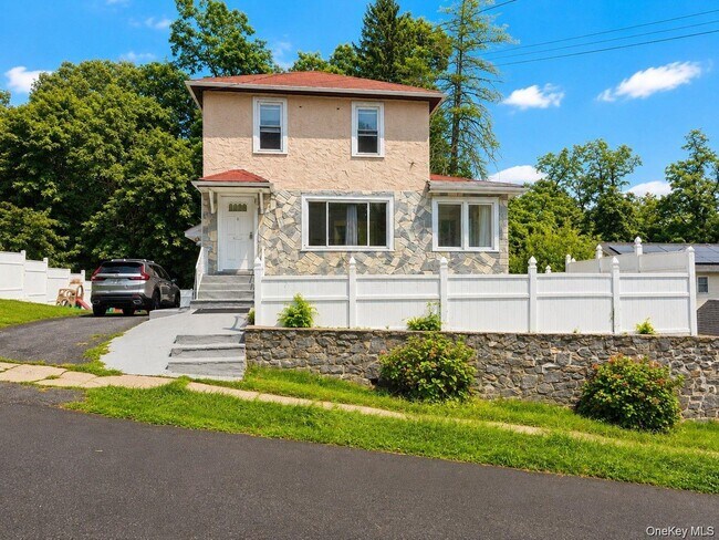 Building Photo - 98 Bushey Ave