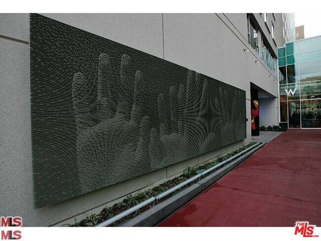 Building Photo - 6250 Hollywood Blvd