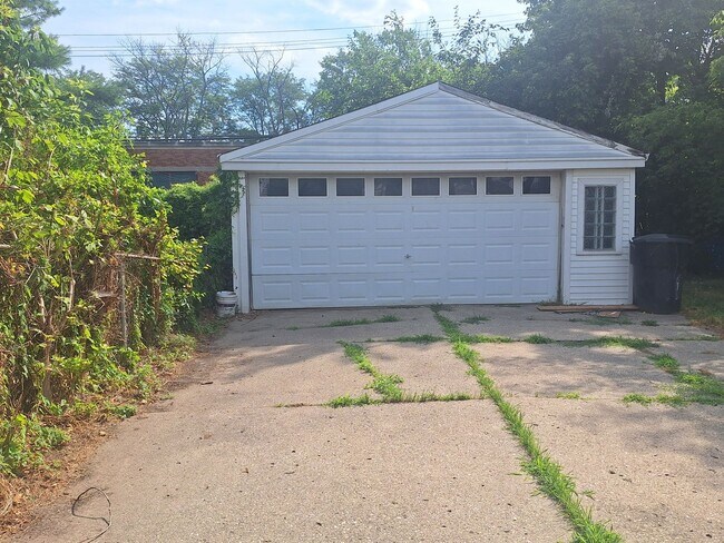 Building Photo - Come see your new home!